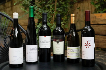 Sommelier wine box bottles